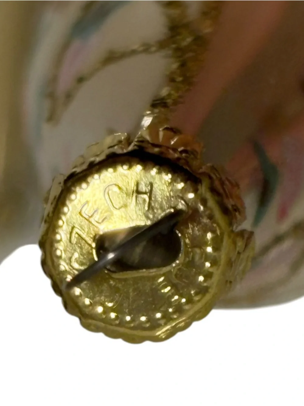 N/A elegant gold